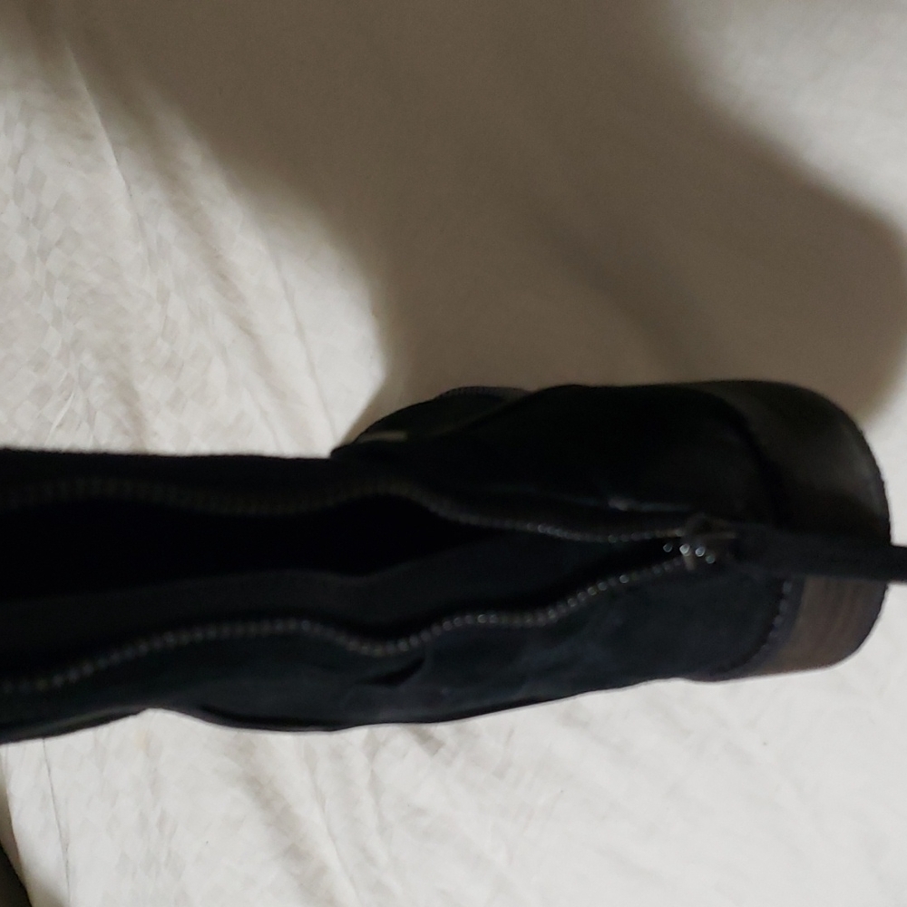 Boots - Picture 3 of 9